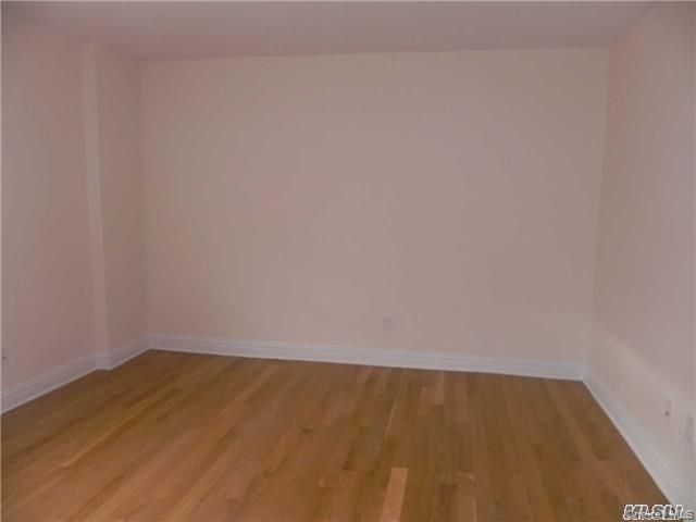 17 Schenck Avenue 3B, Great Neck, NY 11021