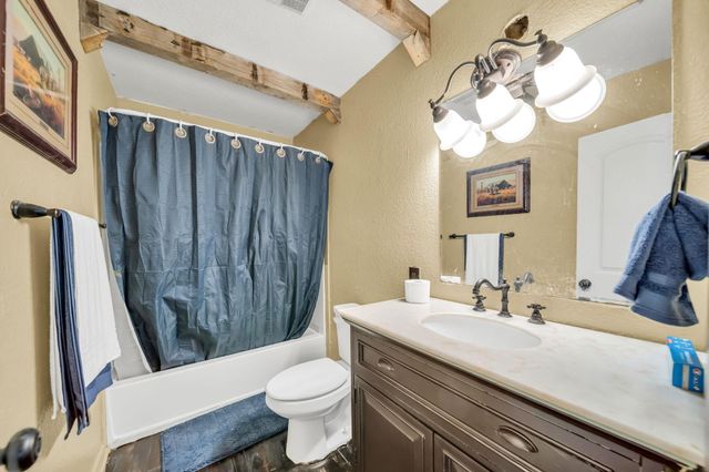 3242 E Fm 696, Lexington, TX 78947