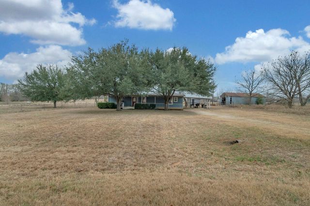 3242 E Fm 696, Lexington, TX 78947
