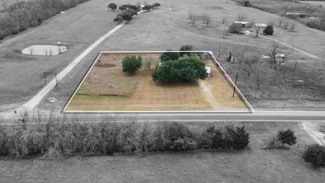 3242 E Fm 696, Lexington, TX 78947