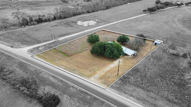 3242 E Fm 696, Lexington, TX 78947