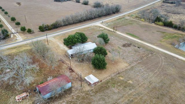 3242 E Fm 696, Lexington, TX 78947
