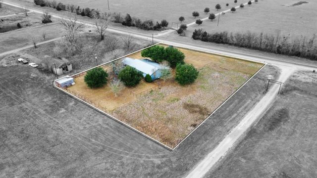 3242 E Fm 696, Lexington, TX 78947