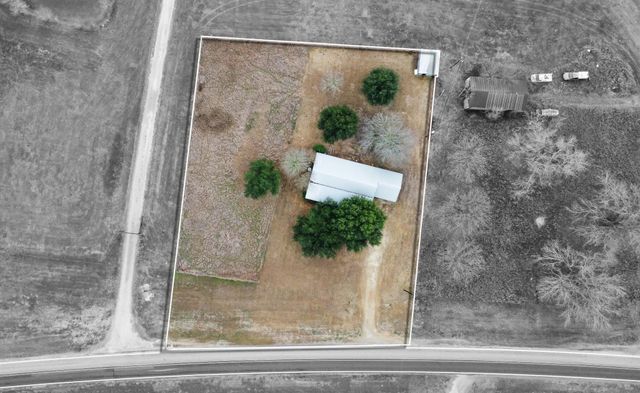 3242 E Fm 696, Lexington, TX 78947