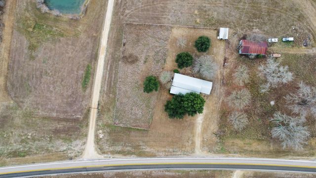 3242 E Fm 696, Lexington, TX 78947