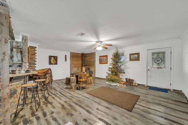 3242 E Fm 696, Lexington, TX 78947