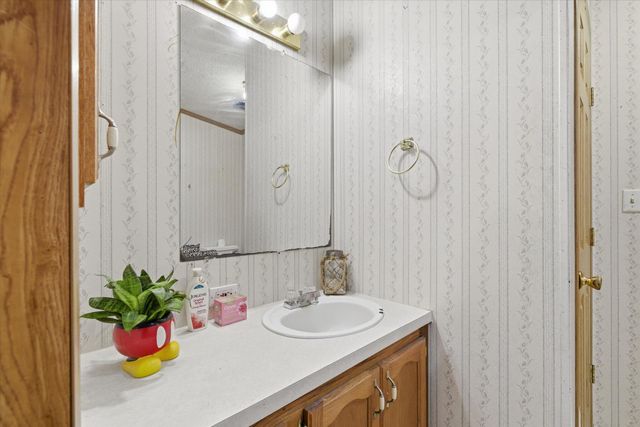 551 E Dunkle Street, Everton, MO 65646