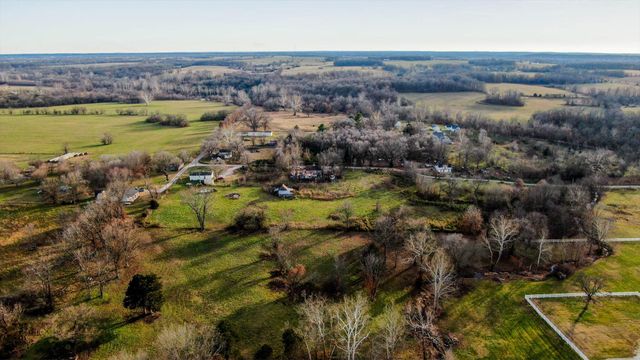 551 E Dunkle Street, Everton, MO 65646