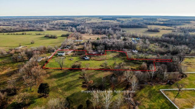 551 E Dunkle Street, Everton, MO 65646