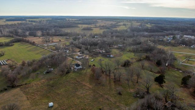 551 E Dunkle Street, Everton, MO 65646