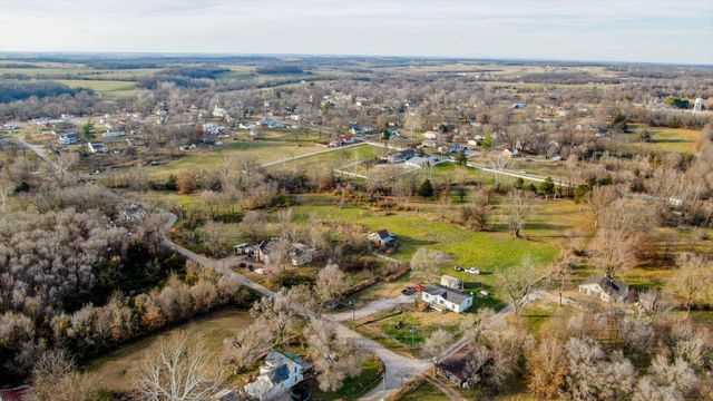 551 E Dunkle Street, Everton, MO 65646