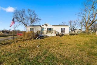 551 E Dunkle Street, Everton, MO 65646