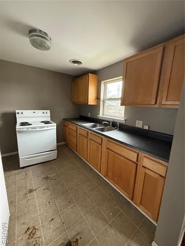 711 E Gladys Street, Sikeston, MO 63801