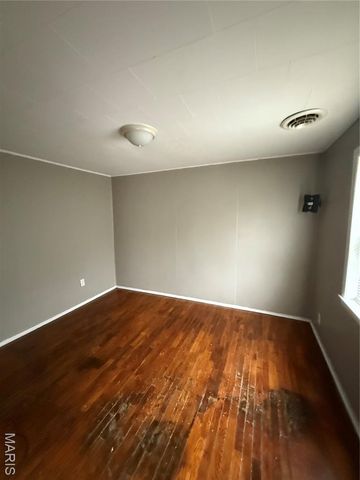 711 E Gladys Street, Sikeston, MO 63801