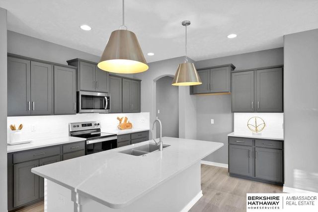 10518 S 113th Street, Papillion, NE 68046