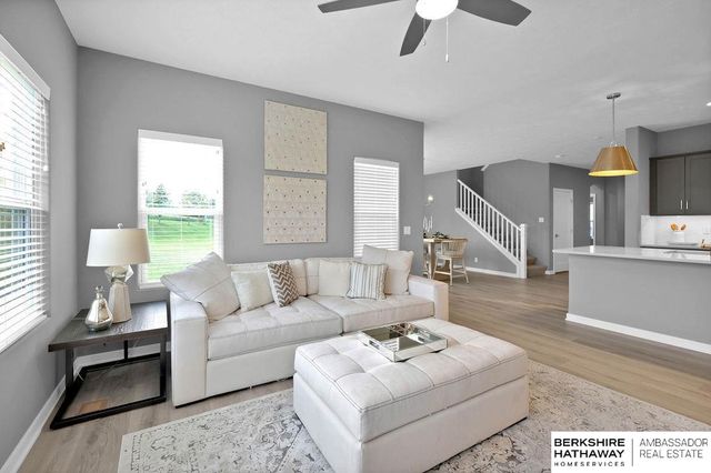 10518 S 113th Street, Papillion, NE 68046