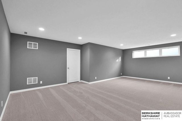 10518 S 113th Street, Papillion, NE 68046