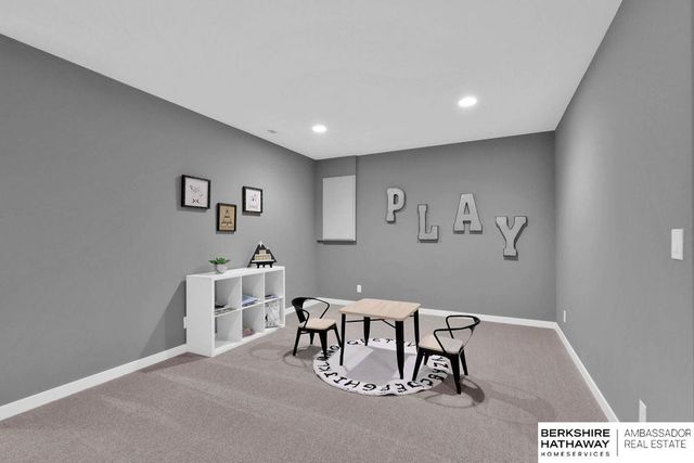 10518 S 113th Street, Papillion, NE 68046