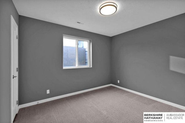 10518 S 113th Street, Papillion, NE 68046