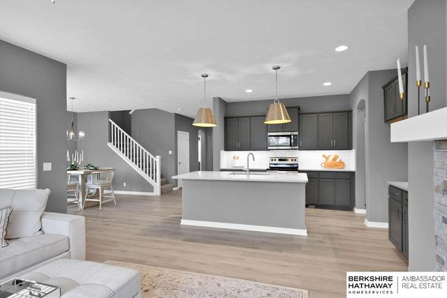 10518 S 113th Street, Papillion, NE 68046