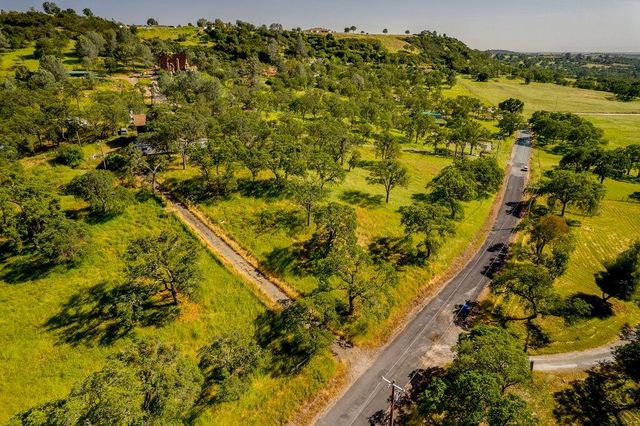 2381 Quail Oaks Rd, Valley Springs, CA 95252