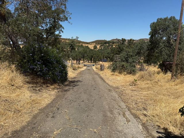 2381 Quail Oaks Rd, Valley Springs, CA 95252