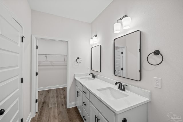 5743 San Blas St, Milton, FL 32583