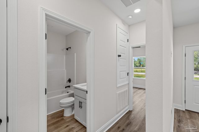 5743 San Blas St, Milton, FL 32583