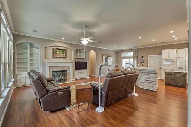 18 Coachman Ridge Place, The Woodlands, TX 77382