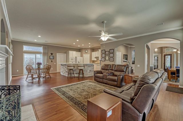 18 Coachman Ridge Place, The Woodlands, TX 77382