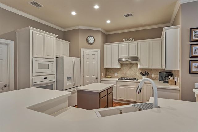 18 Coachman Ridge Place, The Woodlands, TX 77382