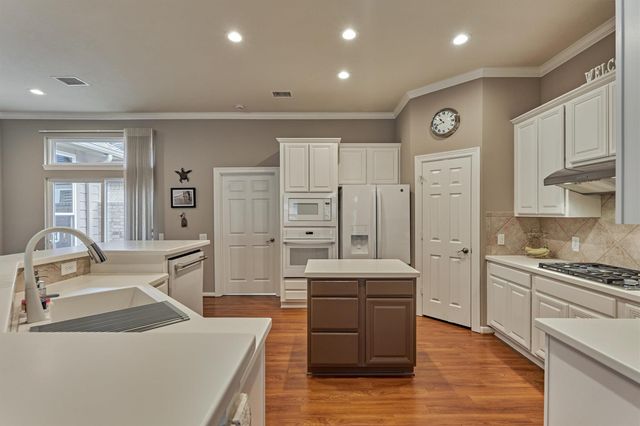 18 Coachman Ridge Place, The Woodlands, TX 77382