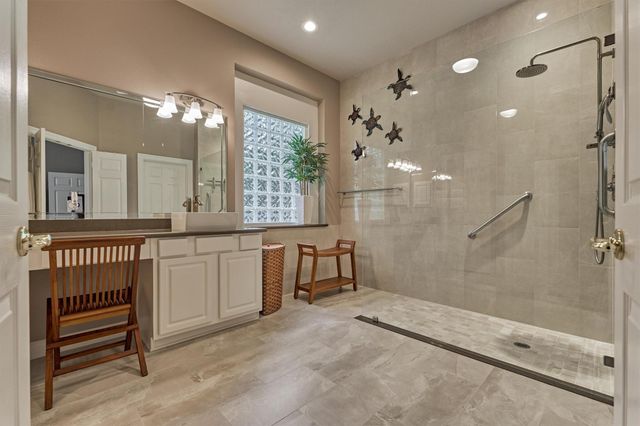 18 Coachman Ridge Place, The Woodlands, TX 77382