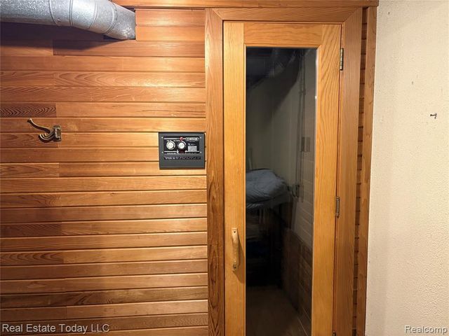 25064 Champlaign Drive 9B, Southfield, MI 48034