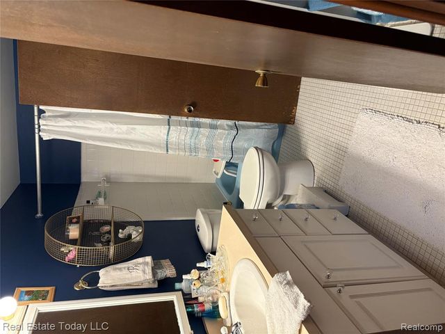 25064 Champlaign Drive 9B, Southfield, MI 48034