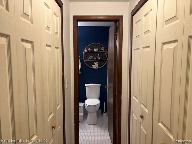 25064 Champlaign Drive 9B, Southfield, MI 48034