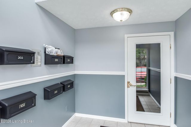 9210 Hawthorne Pointe Dr 103, Louisville, KY 40272