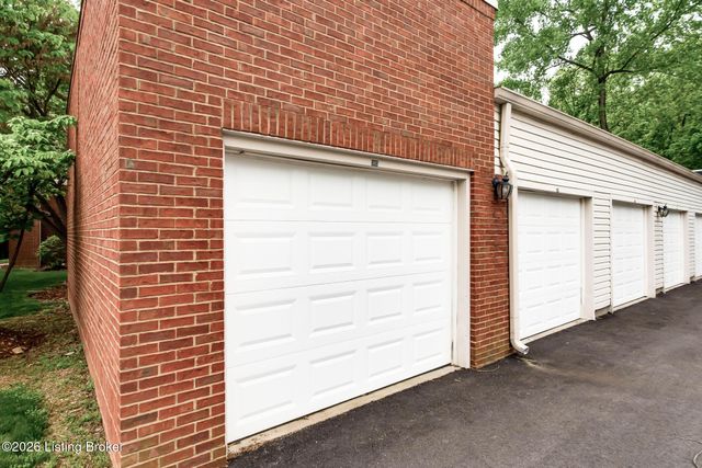 9210 Hawthorne Pointe Dr 103, Louisville, KY 40272