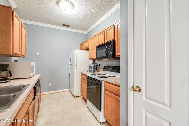 9210 Hawthorne Pointe Dr 103, Louisville, KY 40272