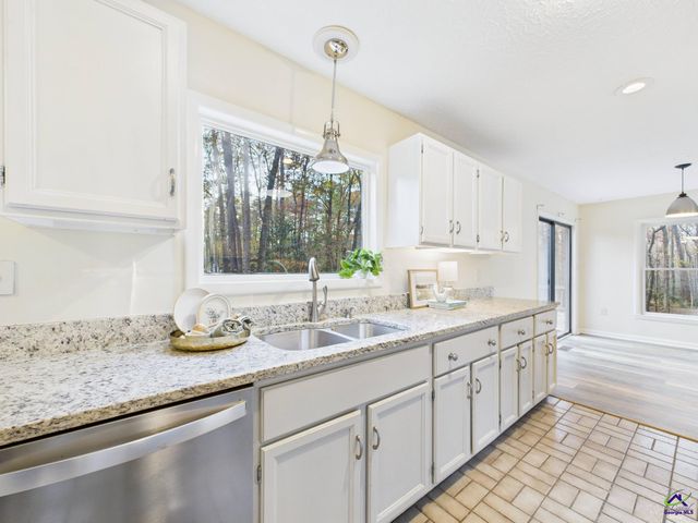 202 Hilltop Circle, Macon, GA 31210