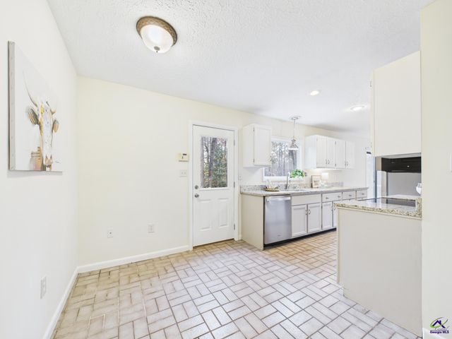 202 Hilltop Circle, Macon, GA 31210