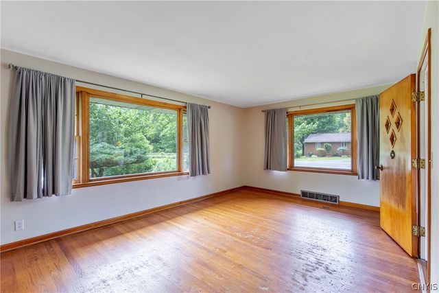 8252 Maple Road, Clay, NY 13041