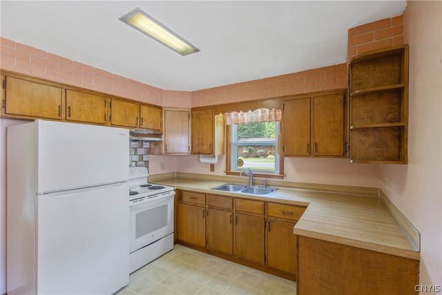 8252 Maple Road, Clay, NY 13041