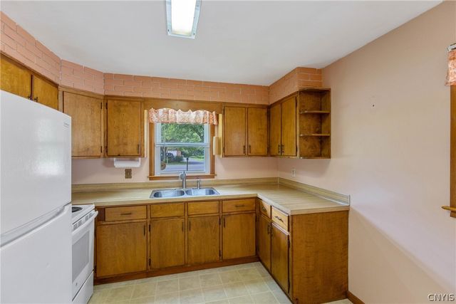 8252 Maple Road, Clay, NY 13041