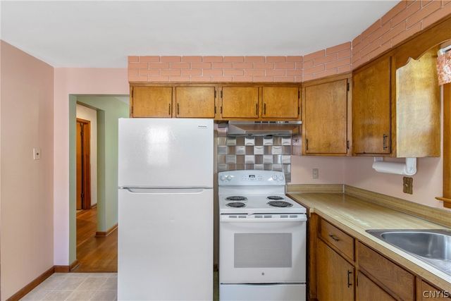 8252 Maple Road, Clay, NY 13041