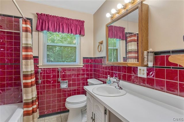 8252 Maple Road, Clay, NY 13041