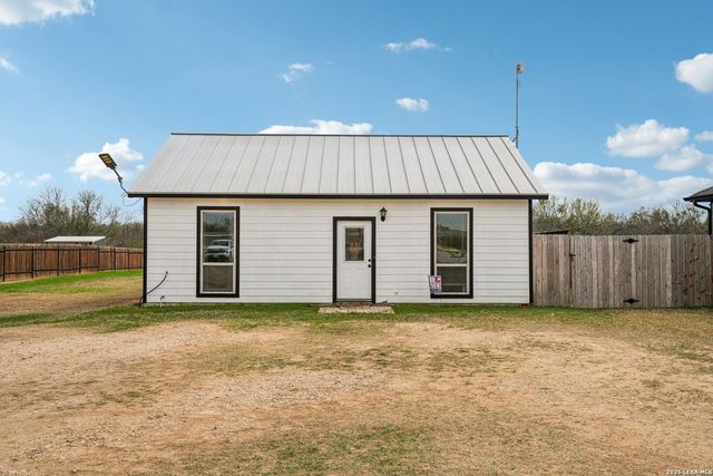 325 Las Palomas, Lytle, TX 78052