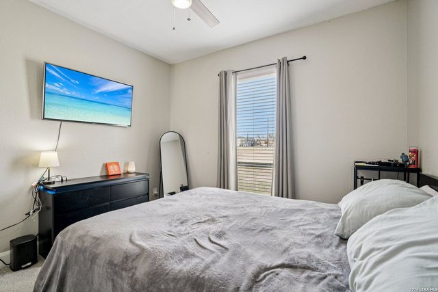 325 Las Palomas, Lytle, TX 78052