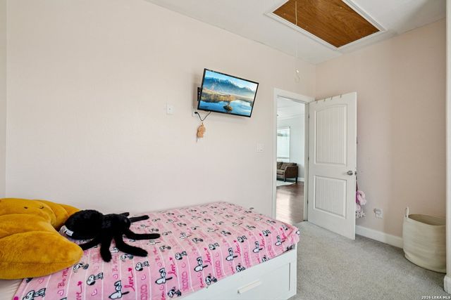 325 Las Palomas, Lytle, TX 78052