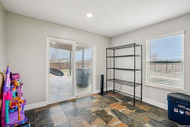 325 Las Palomas, Lytle, TX 78052